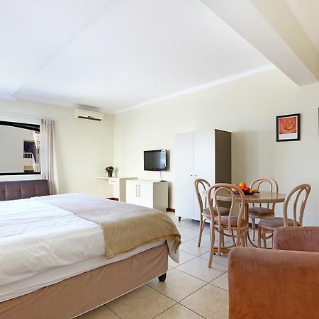 Amalfi On Regent Cape Town Exterior photo