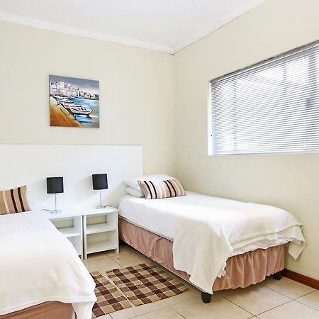 Amalfi On Regent Cape Town Exterior photo