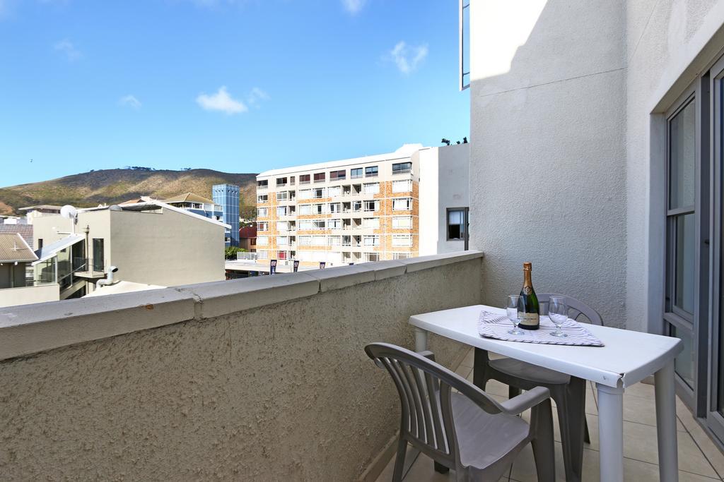 Amalfi On Regent Cape Town Exterior photo
