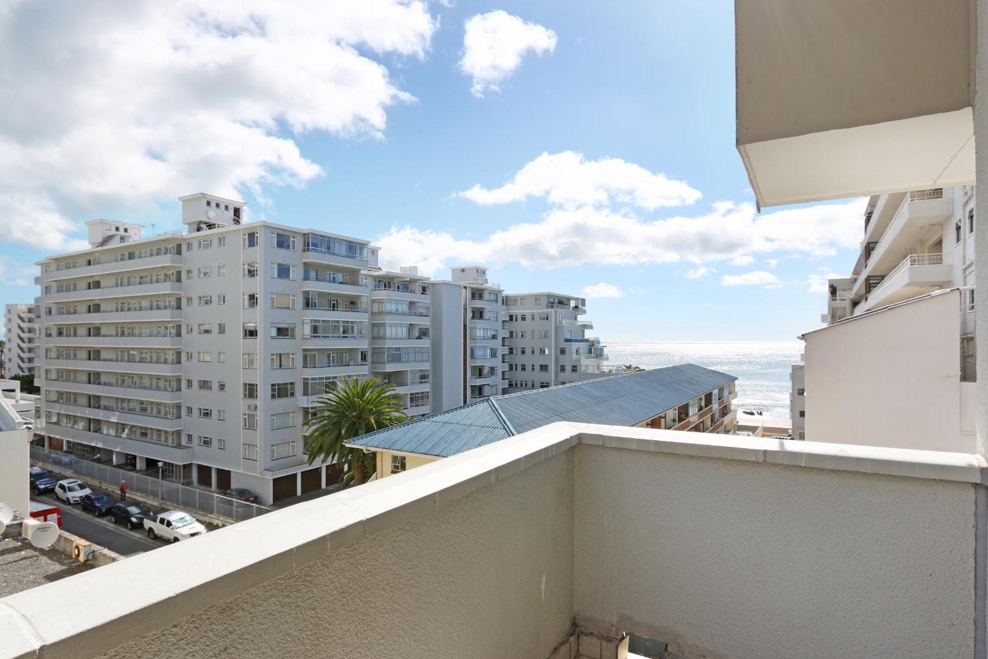 Amalfi On Regent Cape Town Exterior photo
