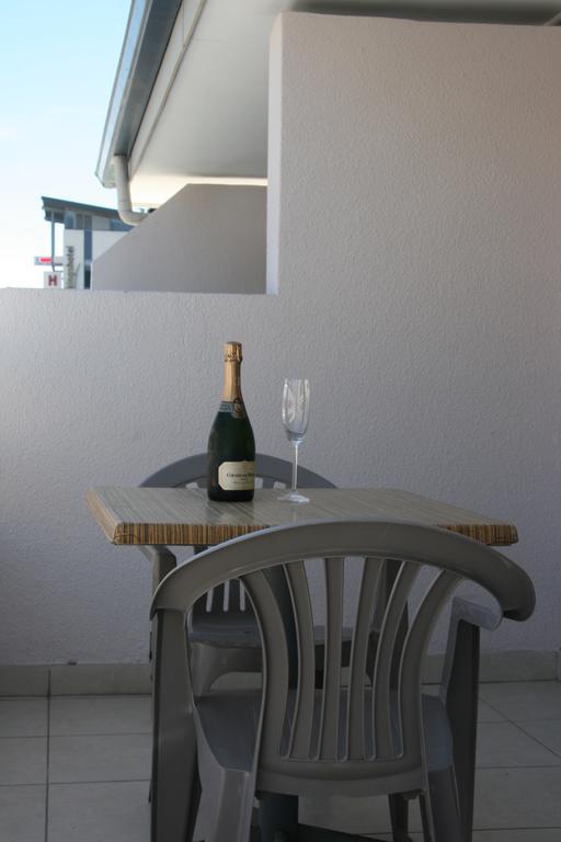 Amalfi On Regent Cape Town Exterior photo