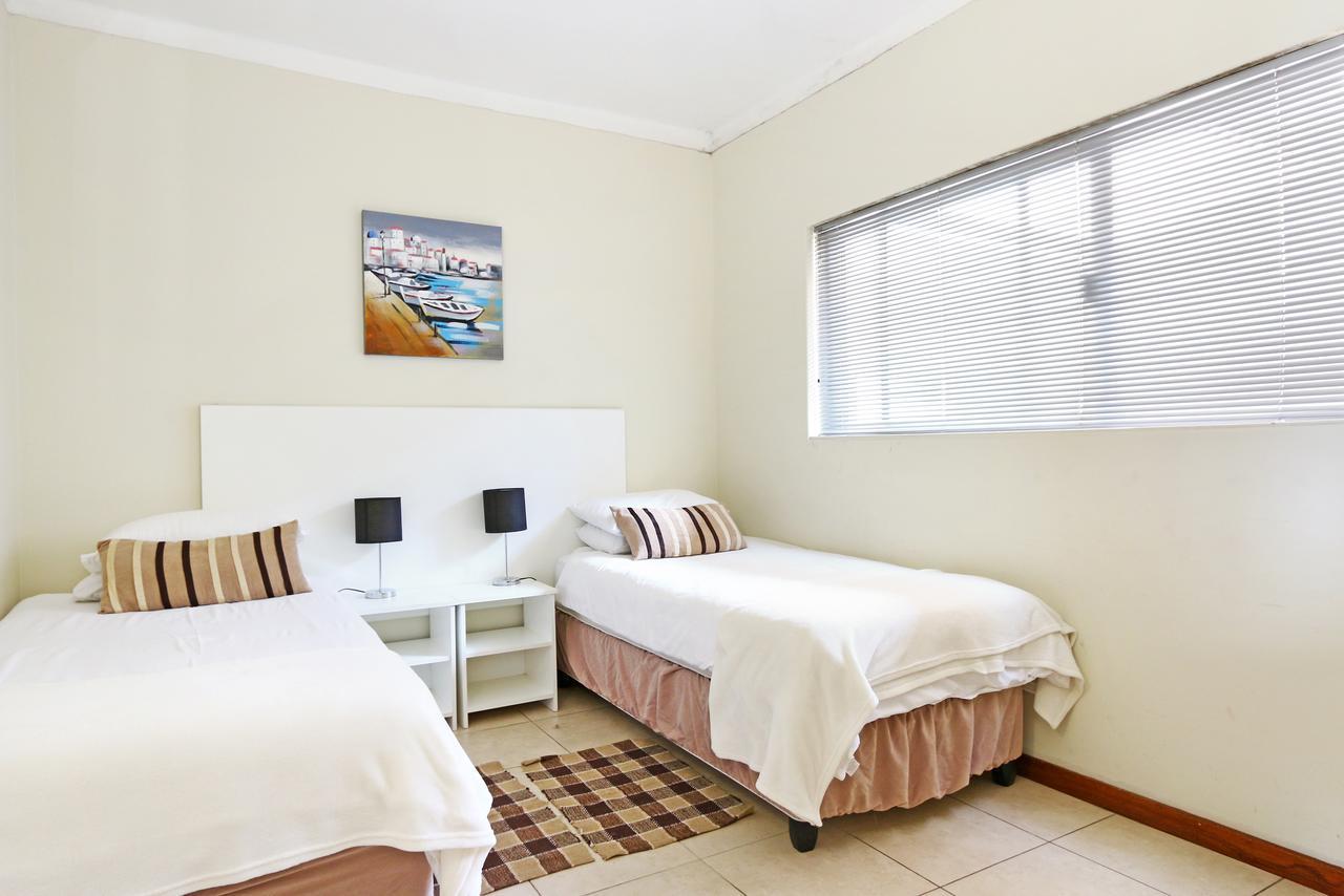 Amalfi On Regent Cape Town Exterior photo